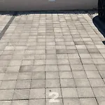 - Kera アパート